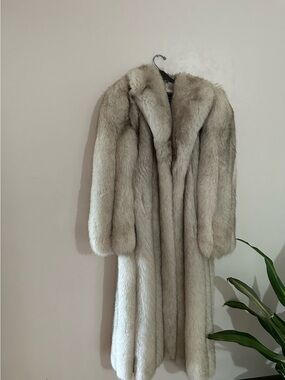 Women's Long Light Silver White Grey Fur Coat Winter Outerwear Gray